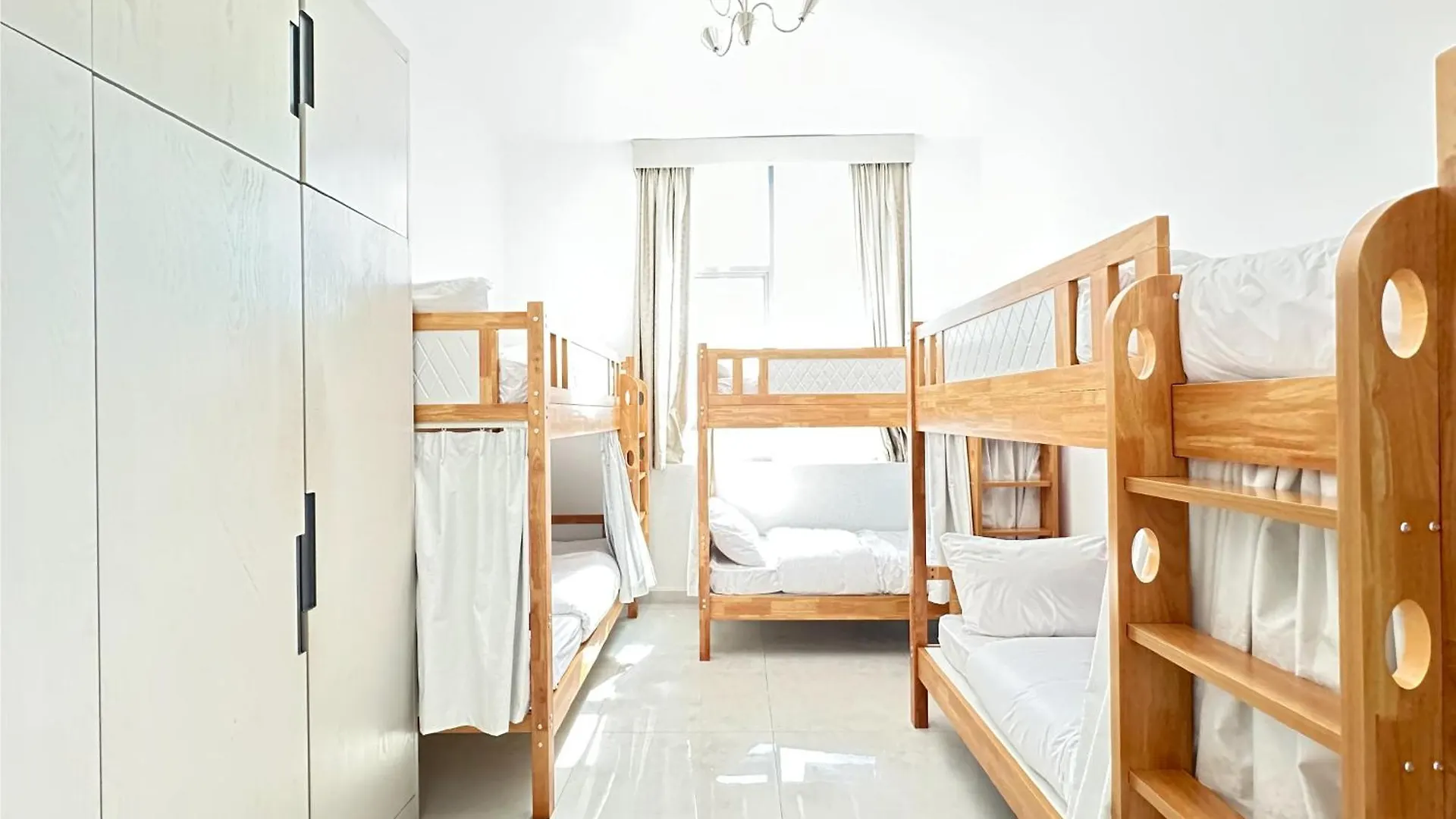 Alphatel Hostel - Dubai World Trade Centre