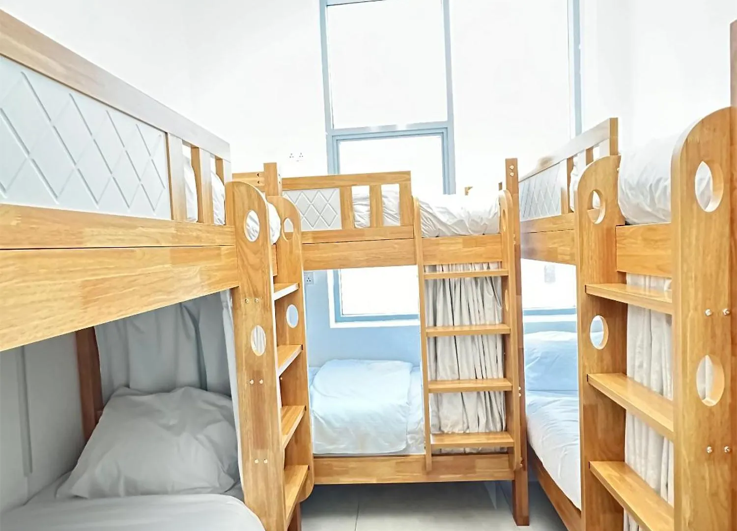 Alphatel Hostel - Dubai World Trade Centre