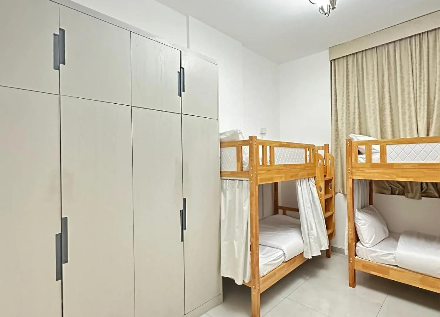 Alphatel Hostel - Dubai World Trade Centre