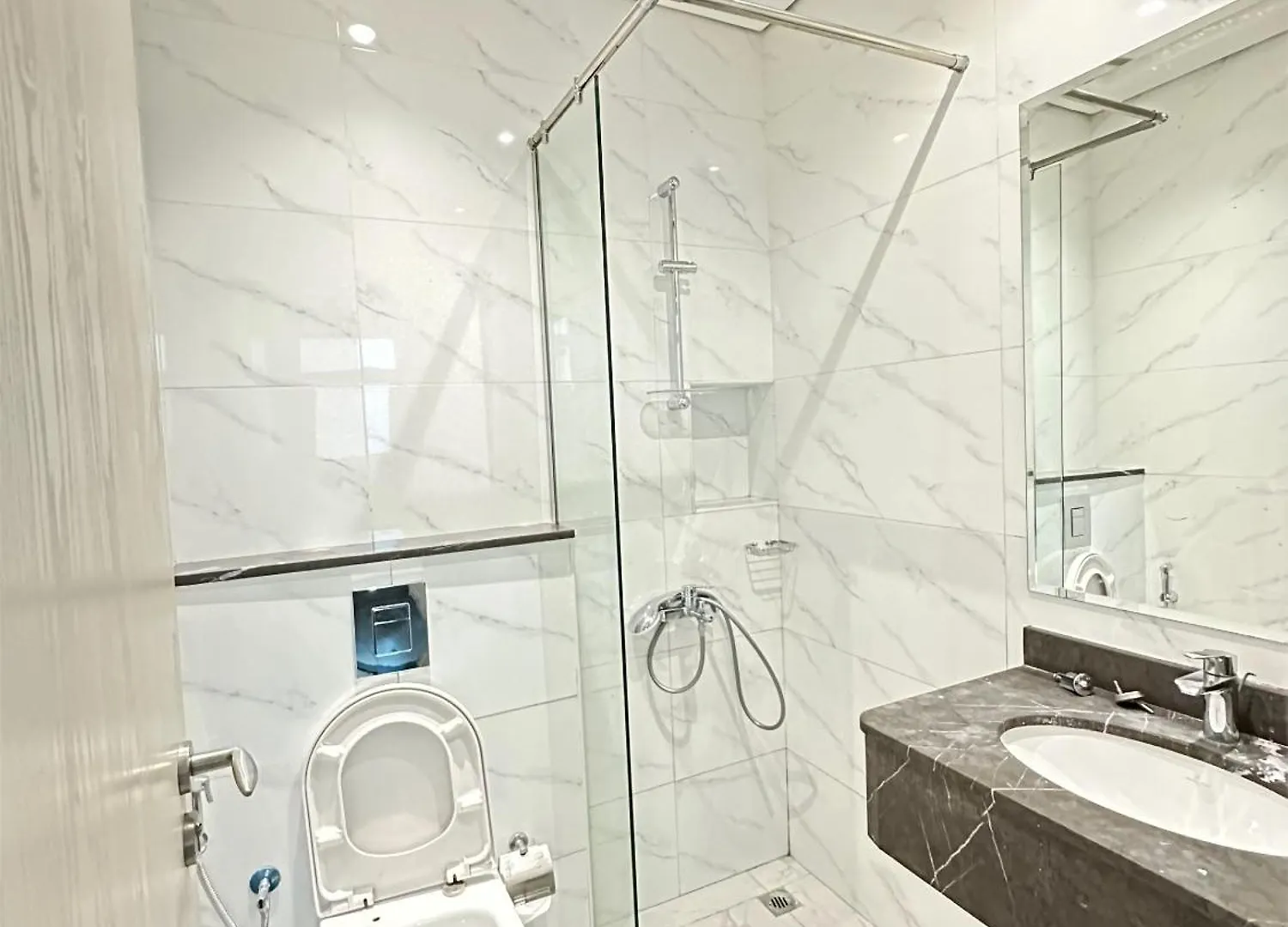 Alphatel Hostel - Dubai World Trade Centre