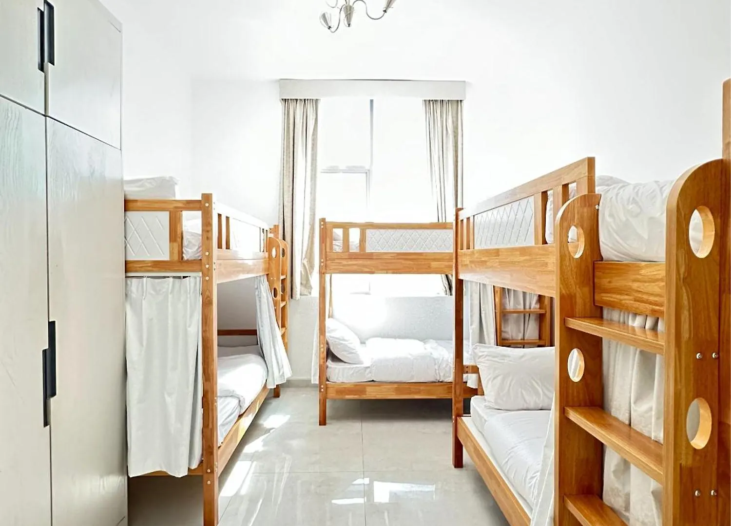 Alphatel Hostel - Dubai World Trade Centre