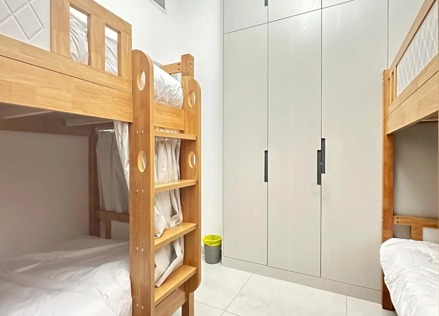 Alphatel Hostel - Dubai World Trade Centre