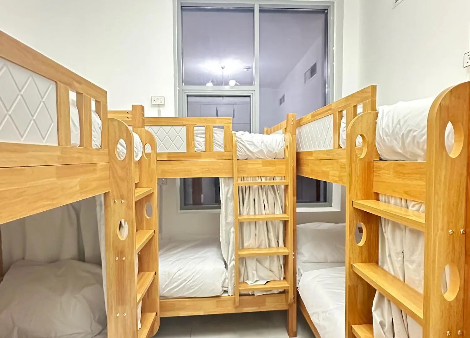 Alphatel Hostel - Dubai World Trade Centre